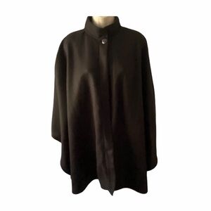 Axxents Women’s One Size Solid Black Fleece Cape